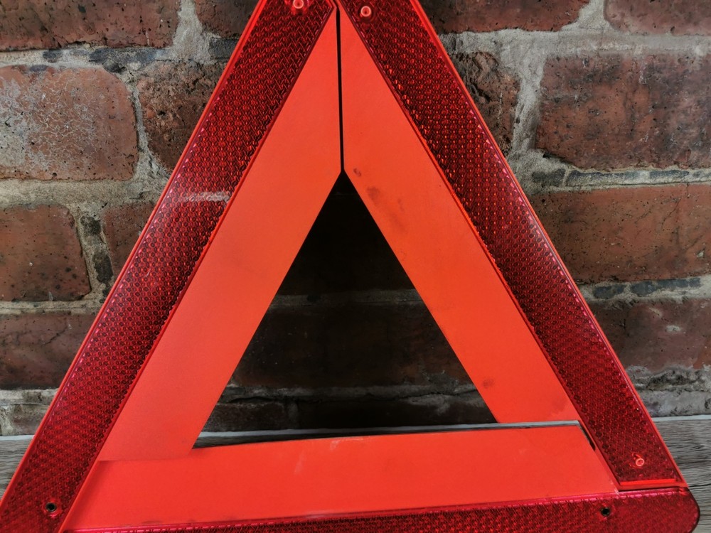 2005 MERCEDES BENZ E-CLASS WARNING TRIANGLE A2118900397