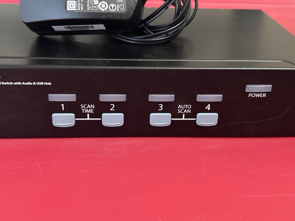 STARTECH 4-Port Rack Mountable USB KVM Switch with Audio & USB Hub SV431USBAE