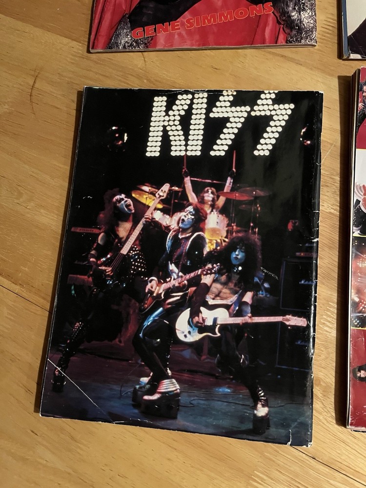 LOT OF 4 Kiss Vintage Guitarist Tours, 2 Farwell magazines Posters Rock Metal