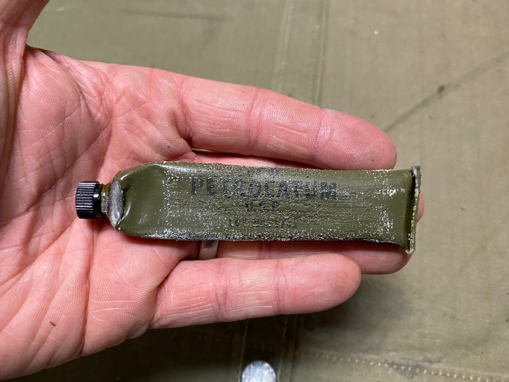 ORIGINAL WWII US ARMY FIRST AID PETROLEUM JELLY BURN PROTECTION OINTMENT TUBE
