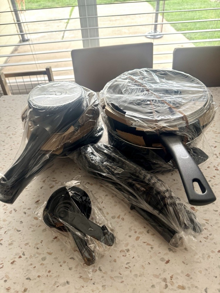 BASIC ESSENTIALS 32 PIECE NON STICK COOKWARE SET ALUMINUM TEFKON CLASSIC NOS
