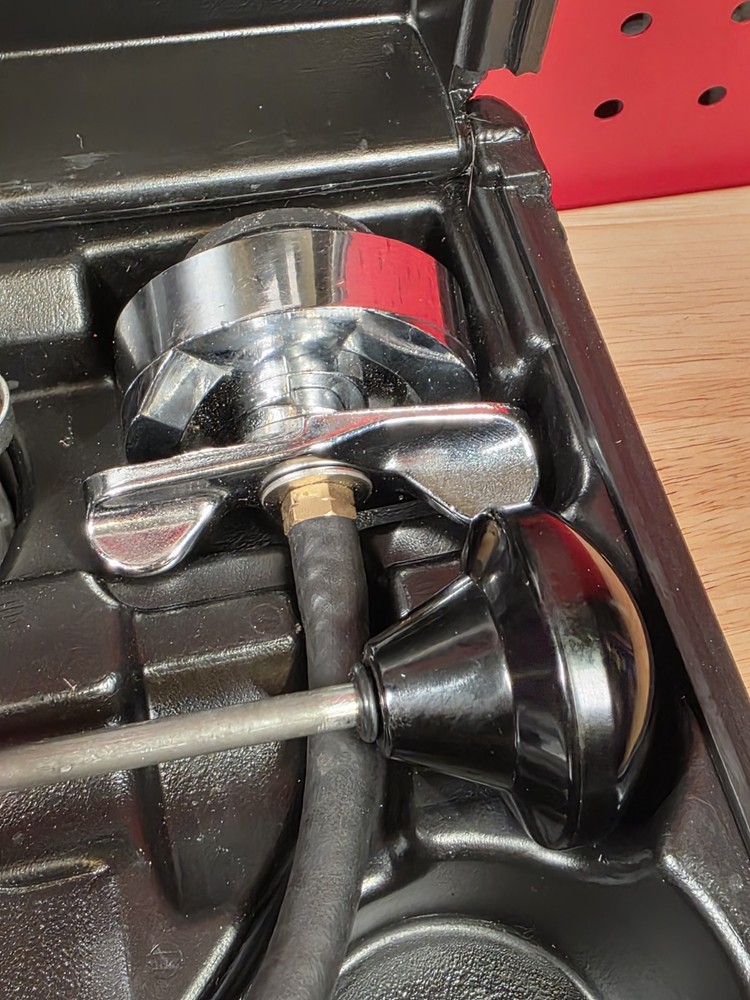 Mac Tools CST500 Cooling System Pressur Tester In Case With Adapters