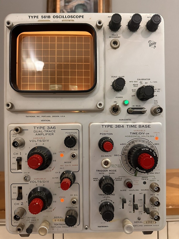 TEKTRONIX TYPE 561B OSCILLOSCOPE w/ TYPE 3A6, Type 3B4 READ…