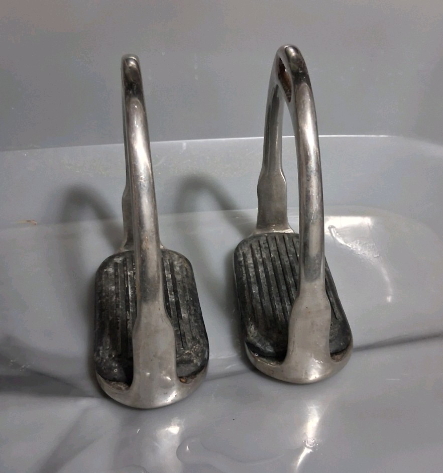 Pre-owned, English Stirrup Irons, 4.5"