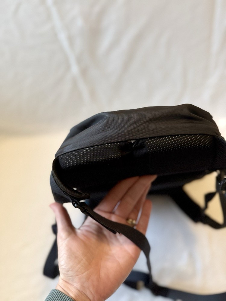 Camelbak M.U.L.E. Hydration Backpack Black/Red With Water Bladder 70oz.