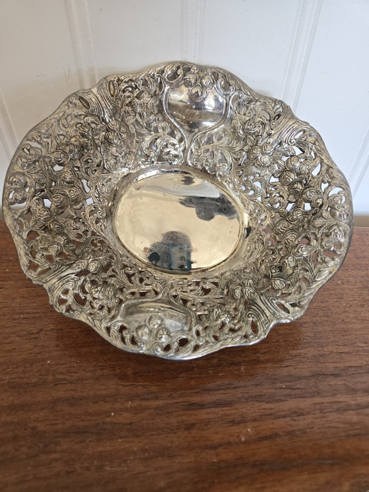 Silver Plated Ornate Rose Pattern Bowl Godinger Silver Art Company. 6" Wide