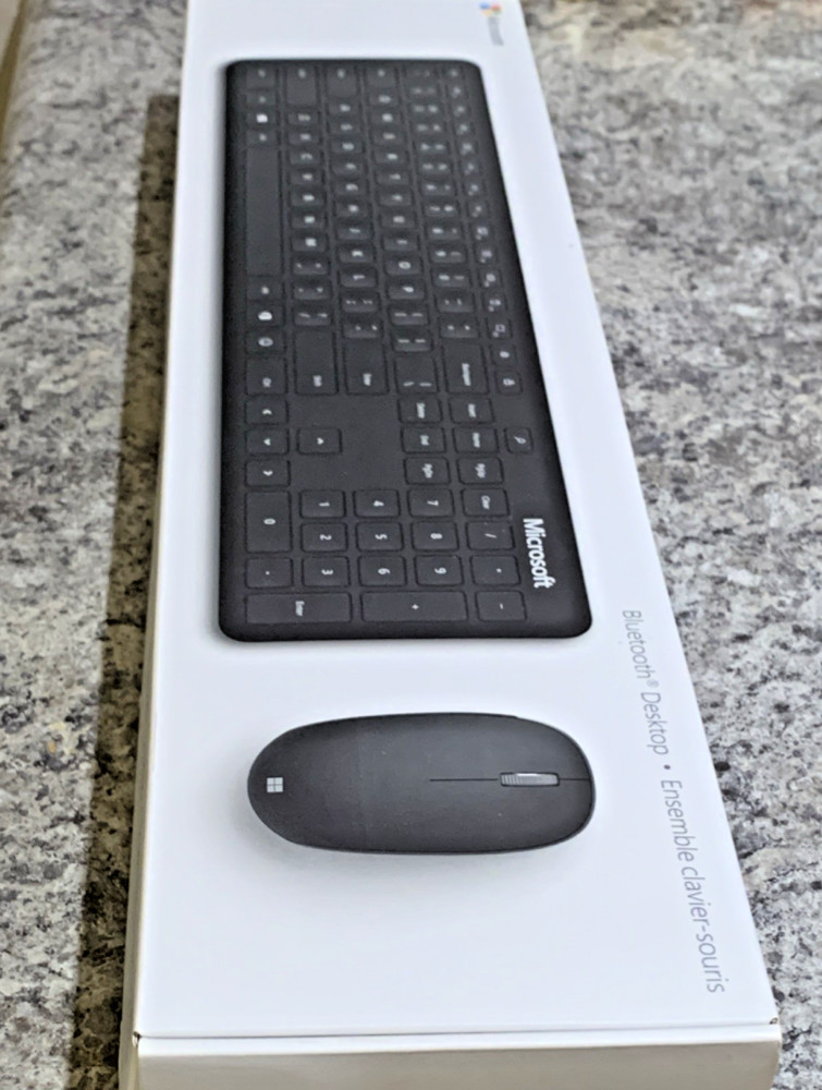 Microsoft Bluetooth Desktop Keyboard & Mouse Bundle Black QWERTY English