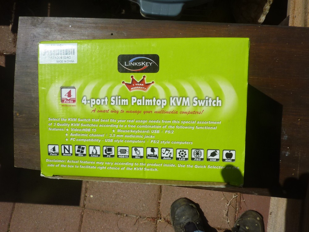 4 Port KVM switch with cables