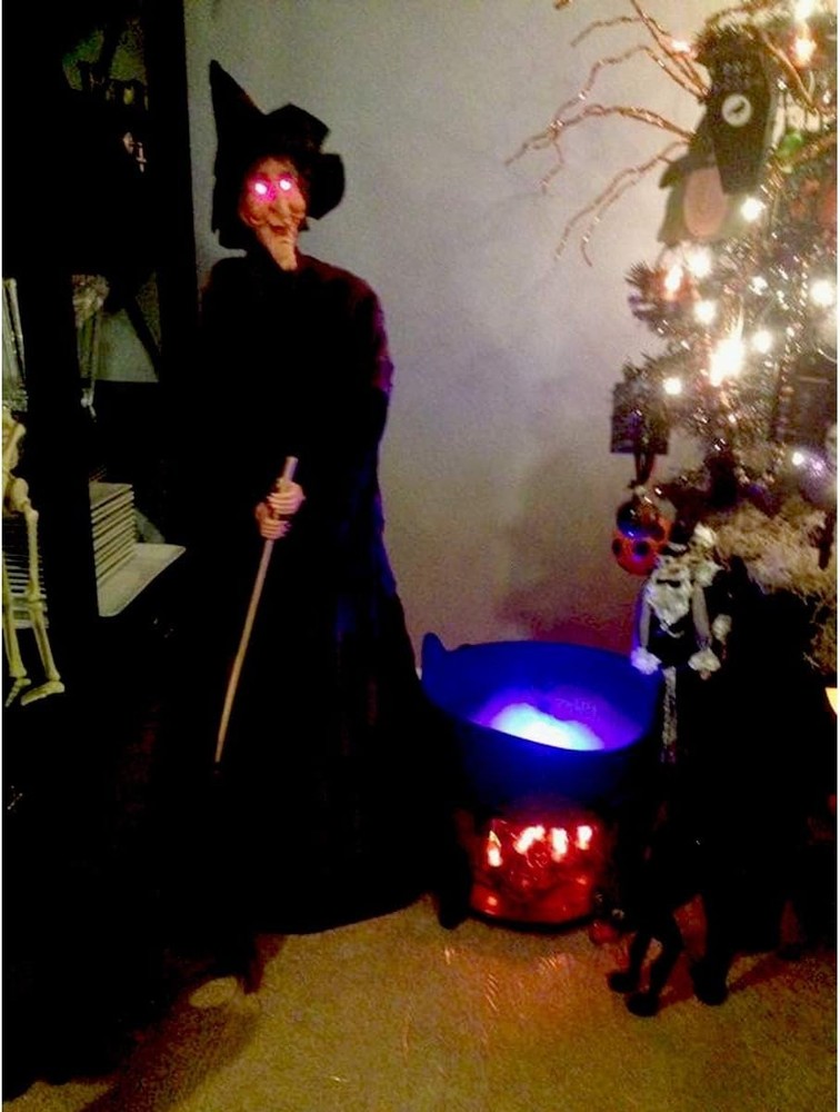 Compact Halloween Mist Maker with LED Lights for Parties & Decorations