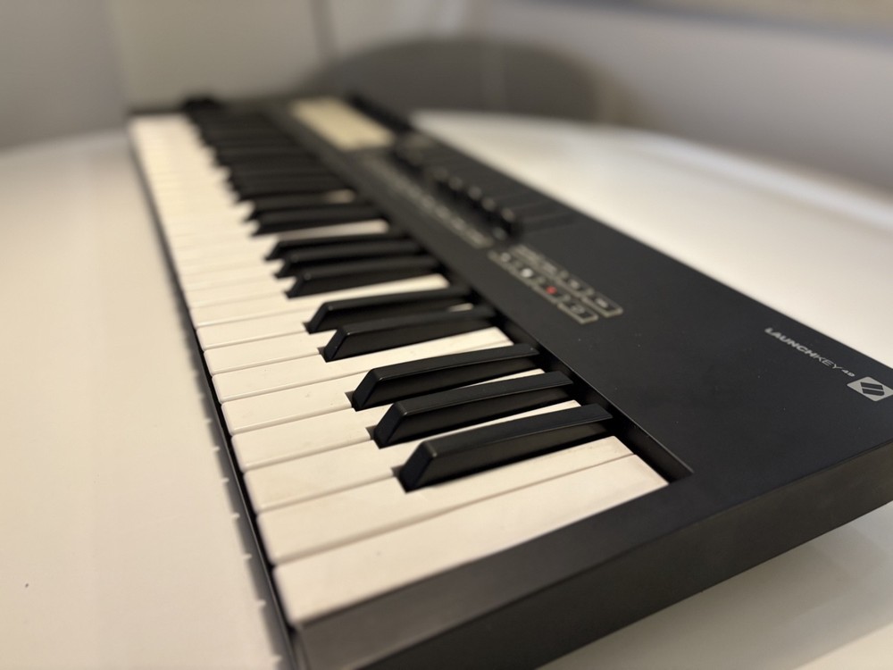 Keyboard Novation Launchkey 49 with Pad Triggers