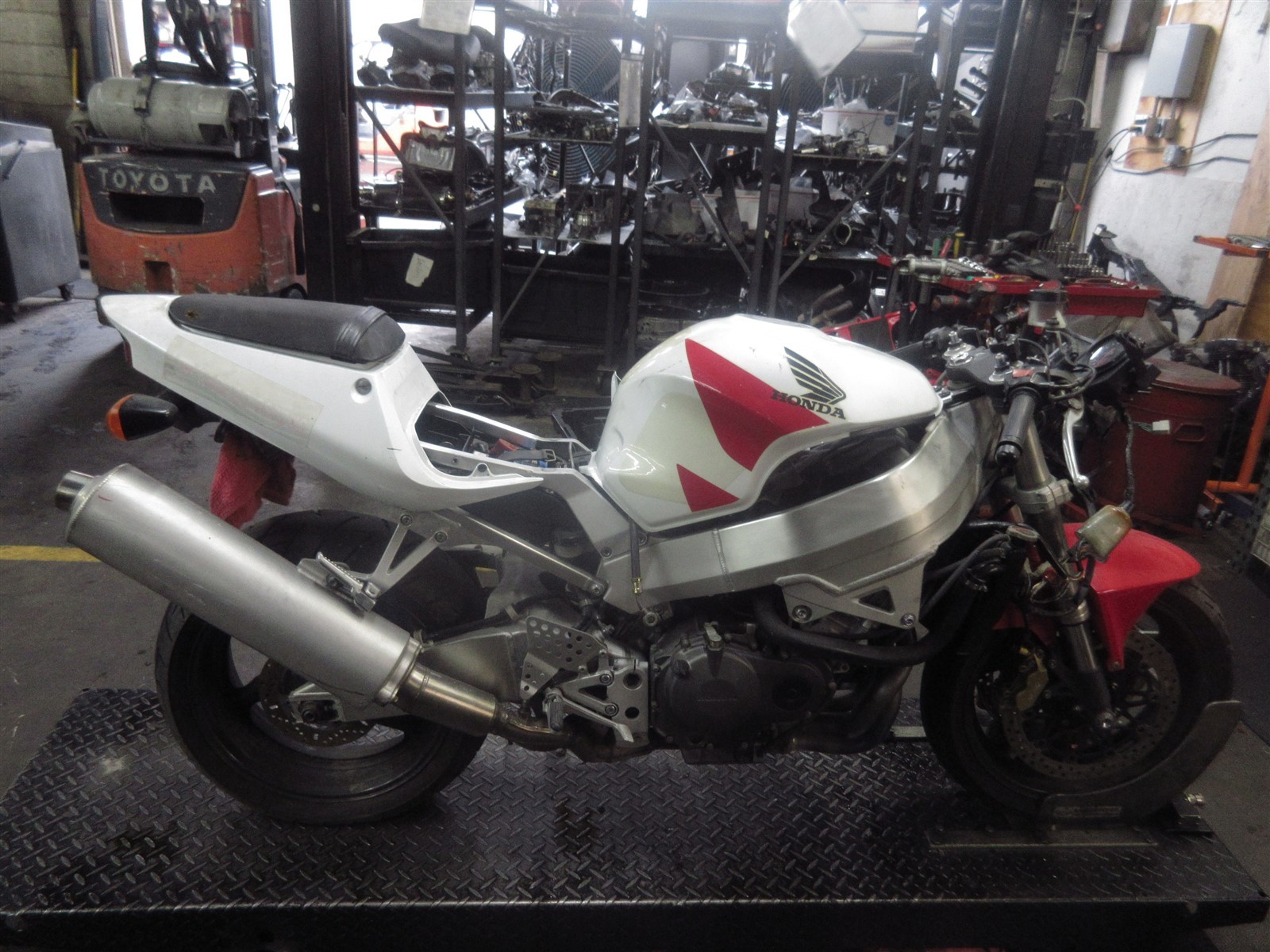 2000 00-01 Honda CBR929RR CBR 929RR CBR900RR Crankcase Case Engine Block Piston