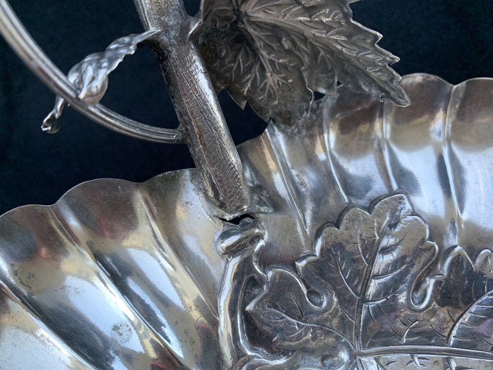 Vtg Williams Hutton & Sons Silver Plated Grape Stand Holder Figural Grape Leaf