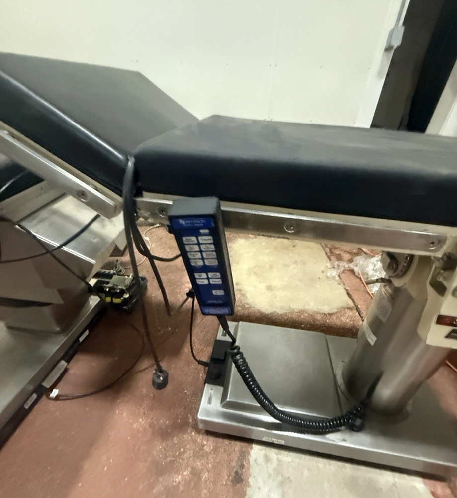Skytron 6001 Elite Surgical OR Table with Hand Controller