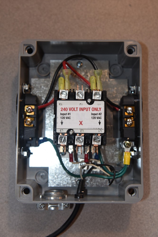 Titan Controls Spartan Series 4 Light 240V Controller w/120V trigger cable