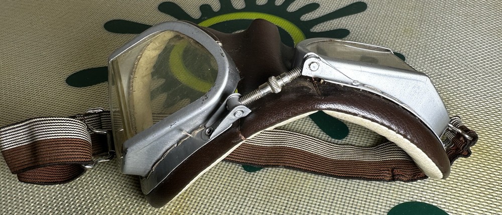 VINTAGE STADIUM MOTORCYCLE / PILOT'S GOGGLES
