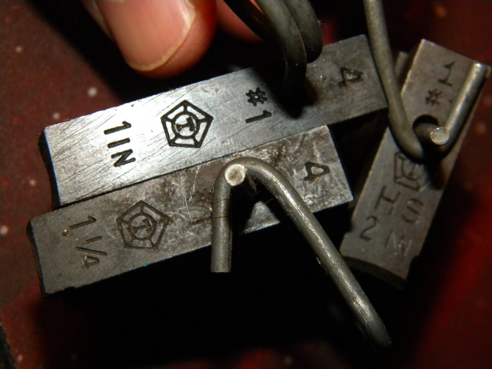 Toledo Beaver Pipe Threader Dies for Pipe Threading Head 12 TOTAL