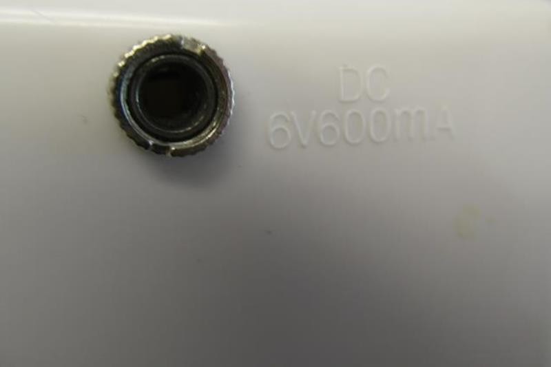 White Plastic Handheld Machine Sewing Machine Tool DC 6V 600MA Tested Works