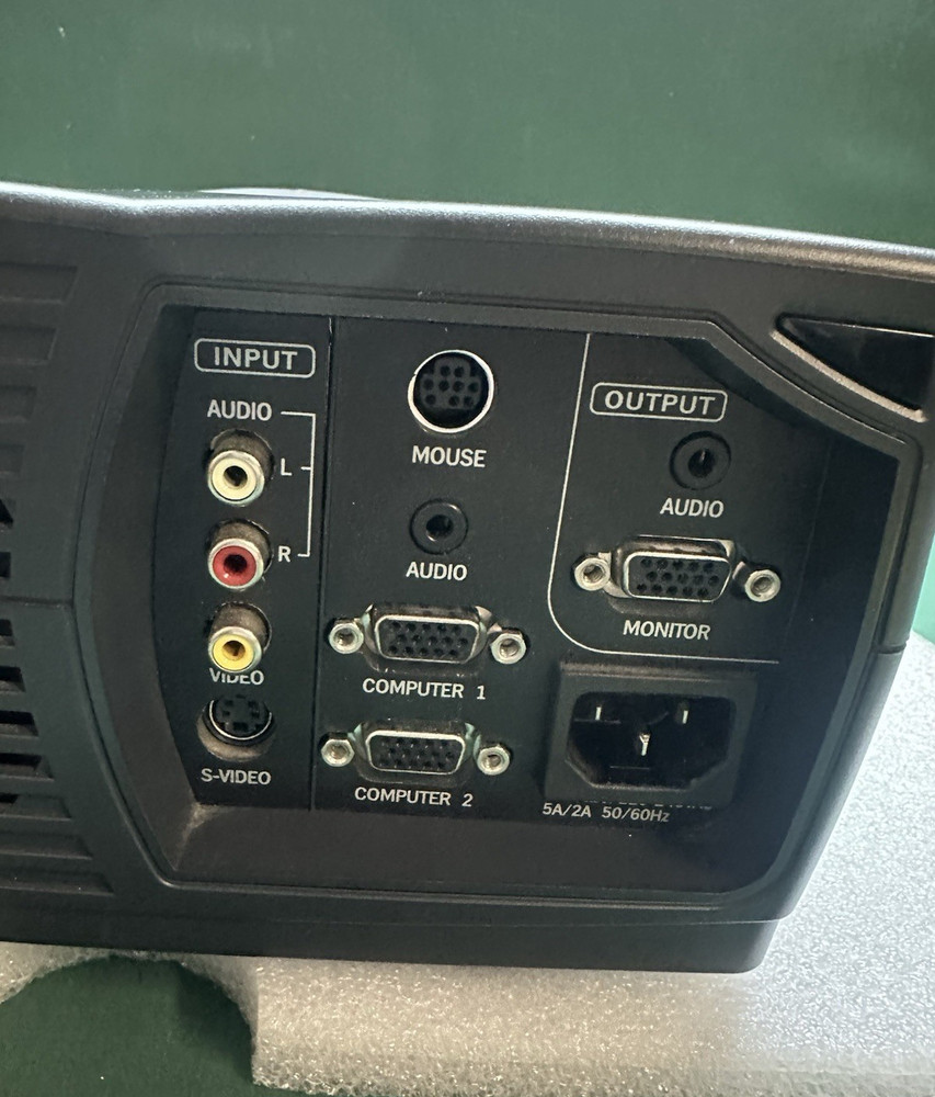 CTX EzPro 610 LCD Projector – Powers On, Case + AC Adapter Included