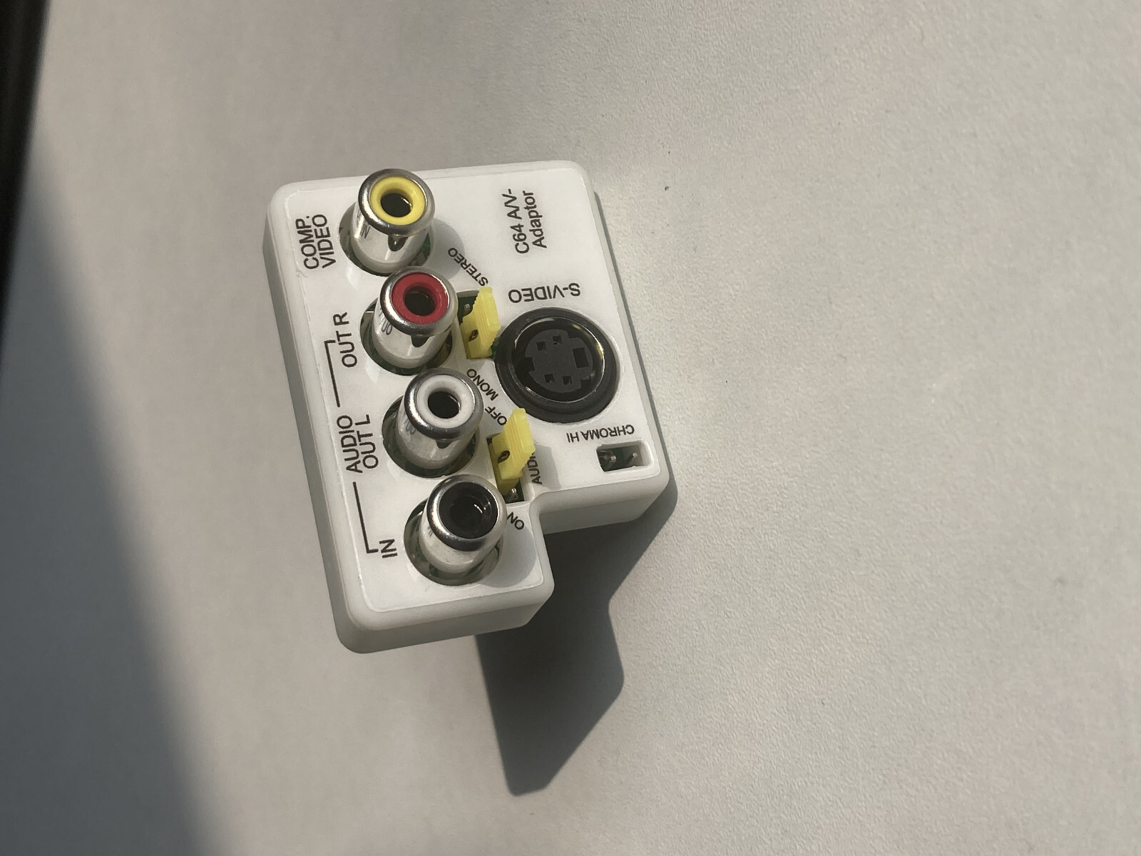 Commodore 64/128 AV Adaptor - S-Video Composite 2ch Audio L/R