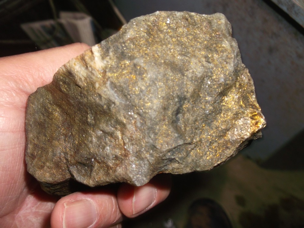 gold silver copper ore, 1015 grams samples ,ore high grade .this is not