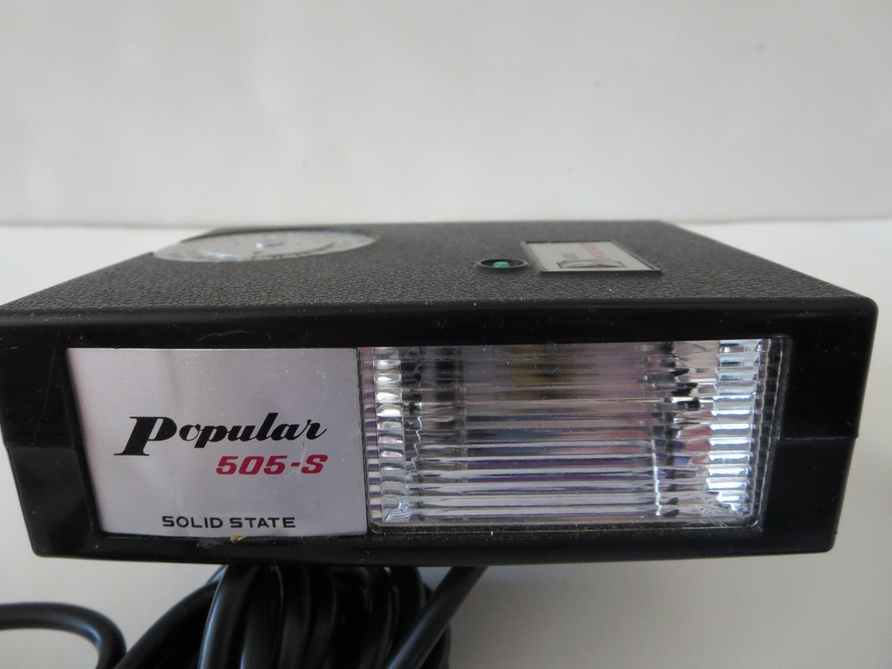 VINTAGE POPULAR 505-S SOLID STATE FLASH UNIT W ITH POWER SUPPLY AND BRACKET