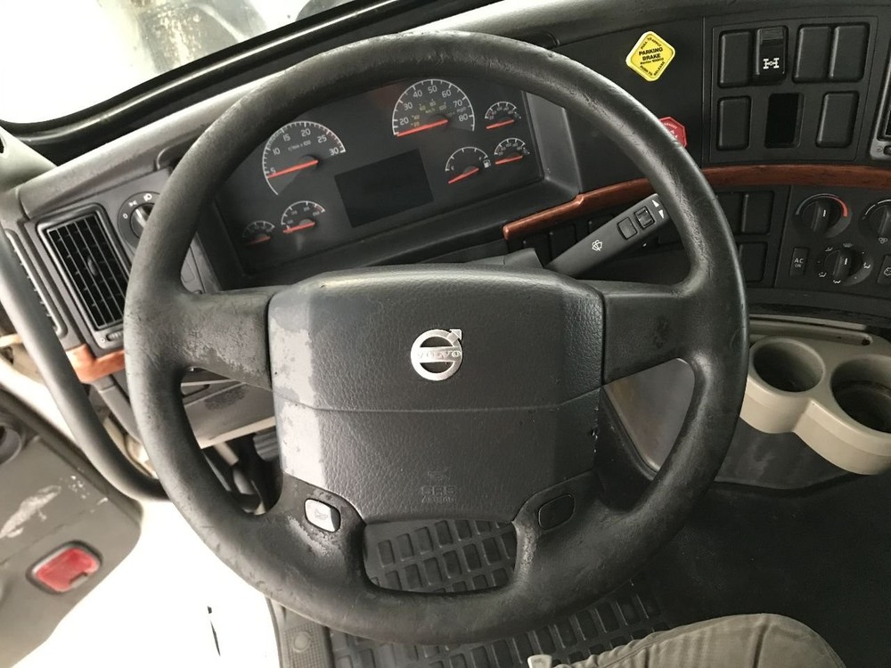 Volvo VNL Steering Column - Used