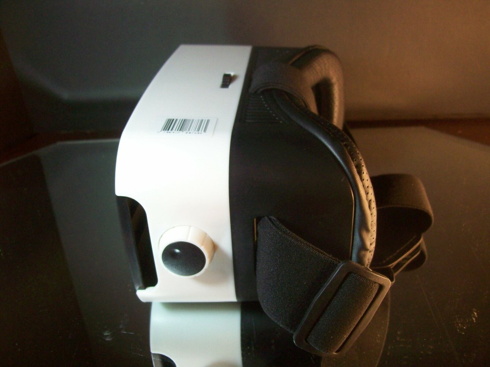 AYIN adjustable 360 VR, 3D Headset White New In Box