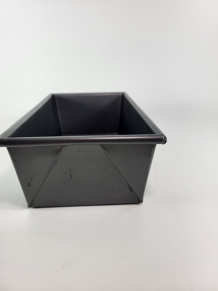 chicago metallic Loaf pan 9" X 5"