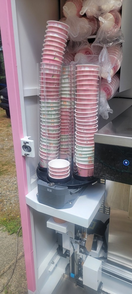 Robotic soft serve ice cream sundae vending machine