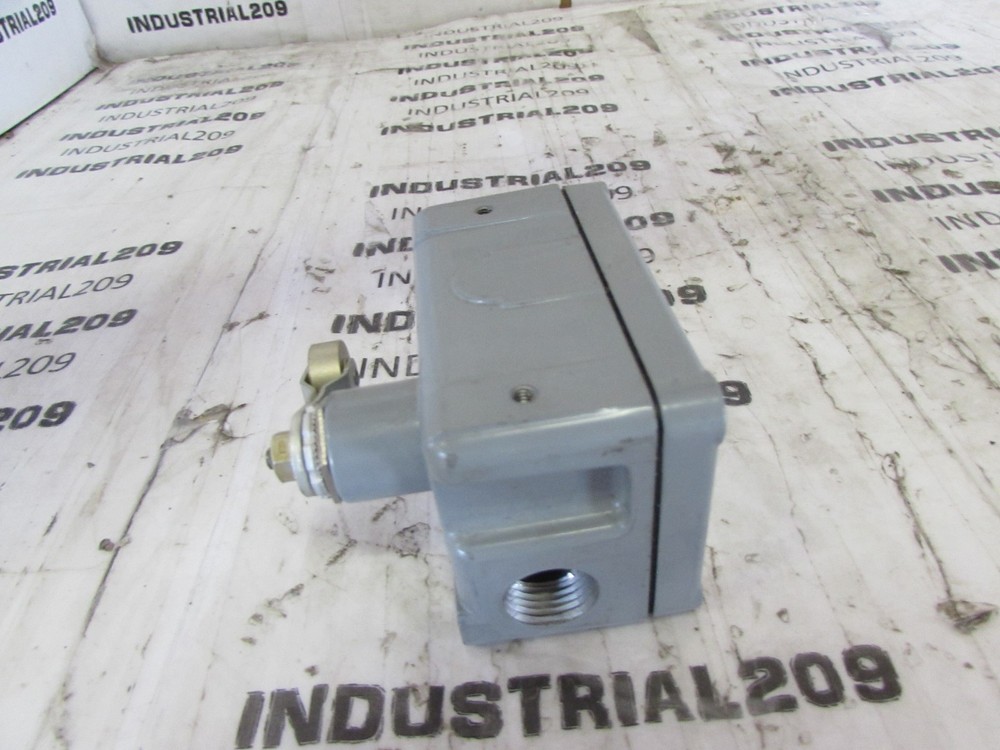 MICRO SWITCH SPLASH PROOF SWITCH 0P-AR 8938 NEW