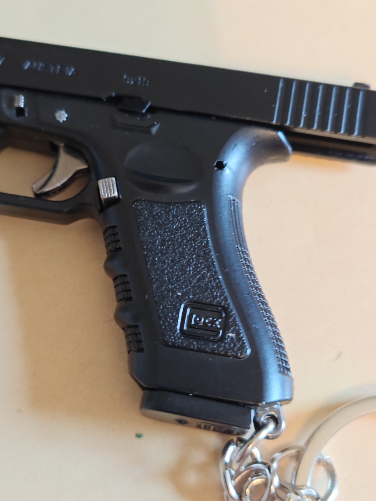 2 GL0CK 17 Mini Firearm Gun Pistol KEYCHAIN & Coast Flashlight, Includes Case