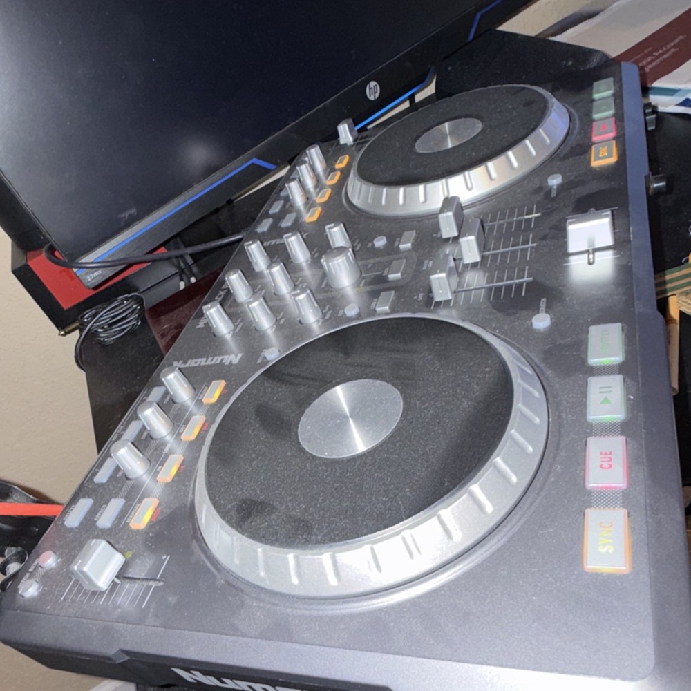 Numark MIXTRACK PRO Double Deck DJ Controller Built-in Mixer Loop Sampler USB