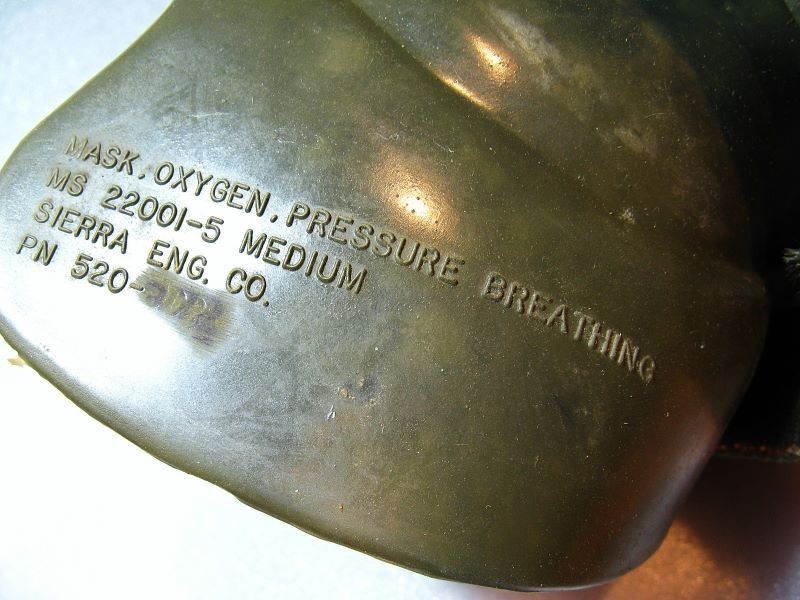 RARE 60's SIERRA MS-22001 "REDAR" OXYGEN MASK w/ REGULATOR / US NAVY / LARGE