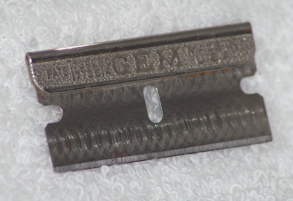 GEM 1912 Style Single Edge Razor in Celluloid Case from 1930