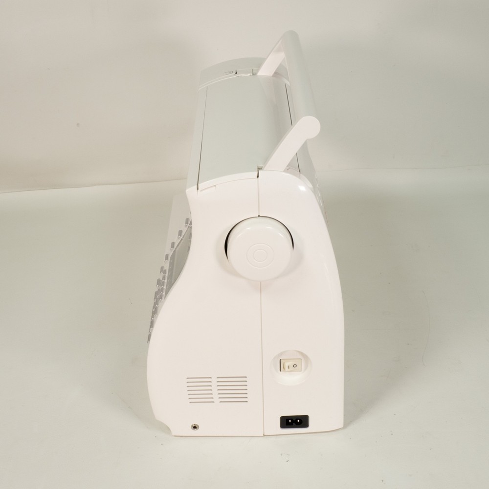 SINGER Quantum Stylist 9960 Computerized Sewing & Quilting Machine W/ Extension