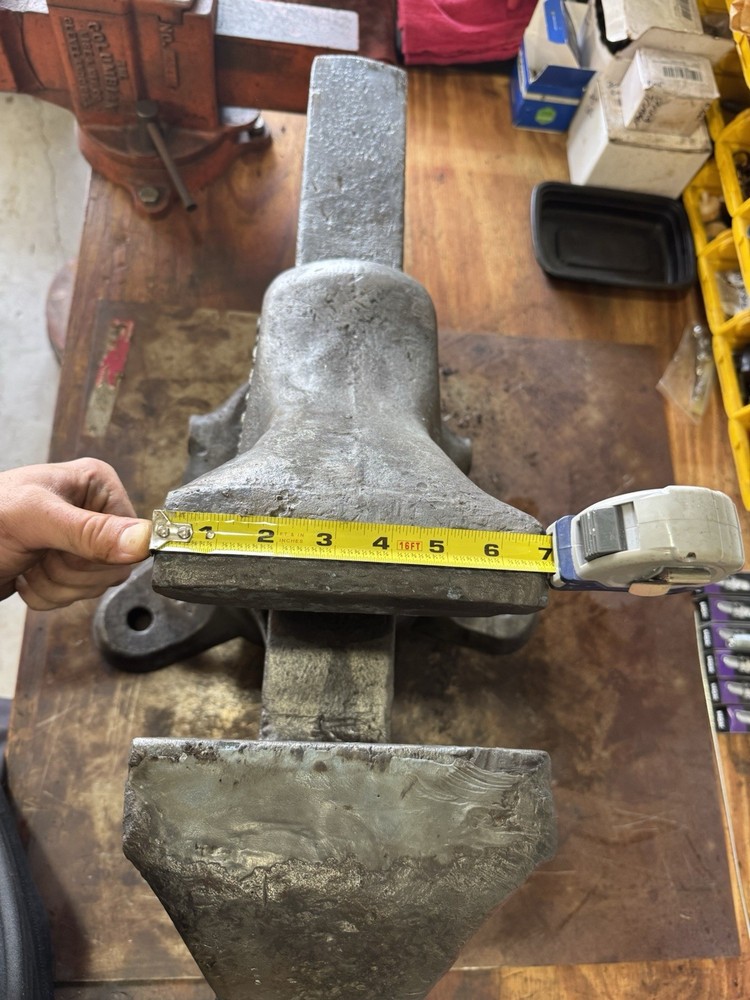Pittsburgh Automatic 7” Bench Vise