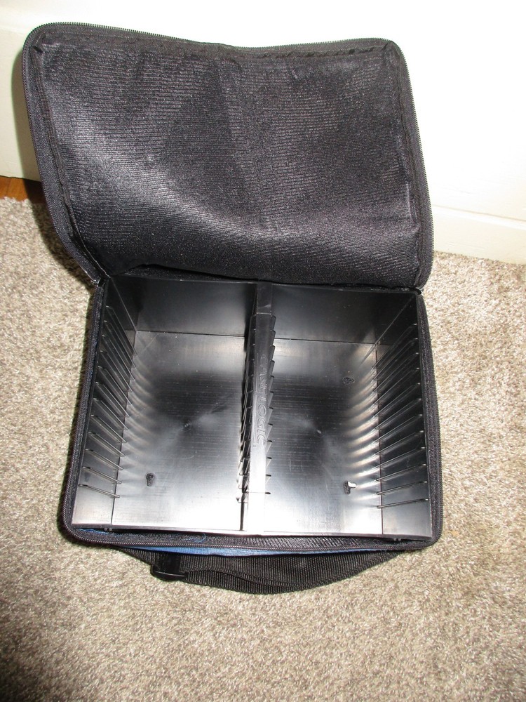 30 Compact Disc CD Carrying Case Holder Organizer Blue