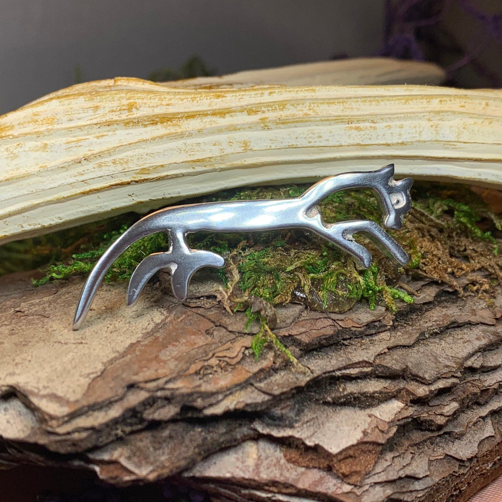 NEW PEWTER Celtic Uffington White Horse Brooch Pagan Horse Goddess Epona Pin