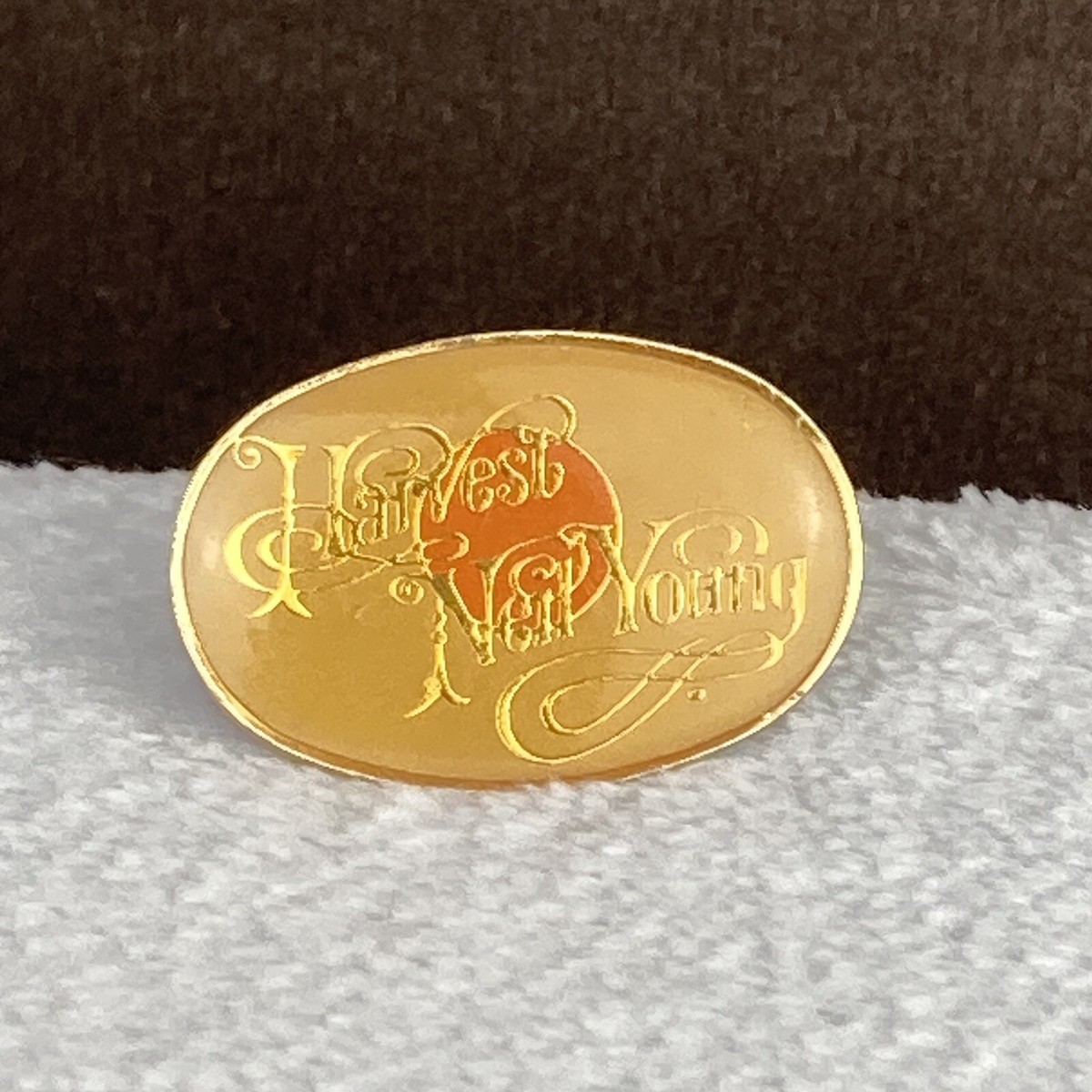 Vtg 1970s Neil Young Harvest Album Promo Lapel Pin Pinback Badge Concert RARE!