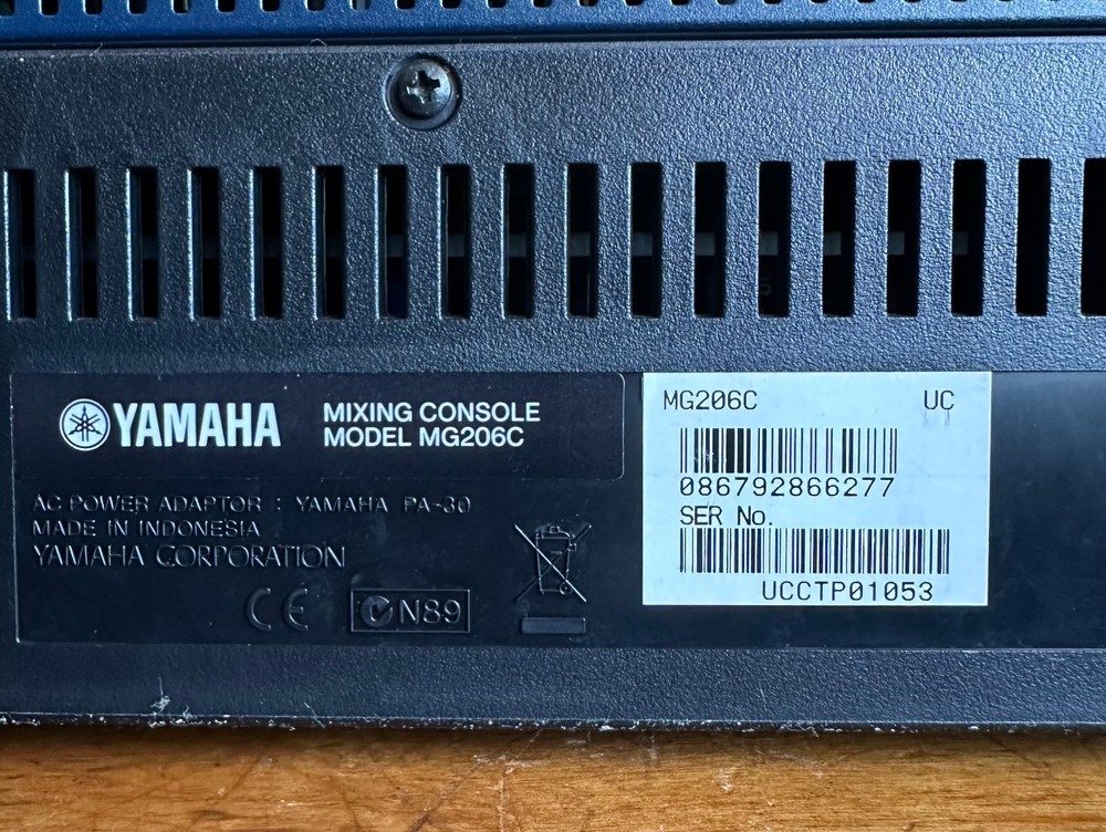 Yamaha Model MG206C 20-Input Professional Mixer Analog Channel Console