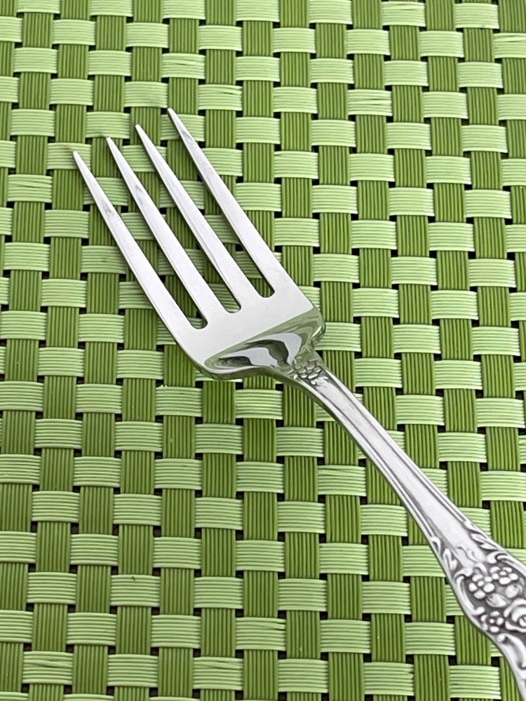 Oneida KENNETT SQUARE Stainless Dinner Fork Distinction Deluxe Flatware - 7 1/4"