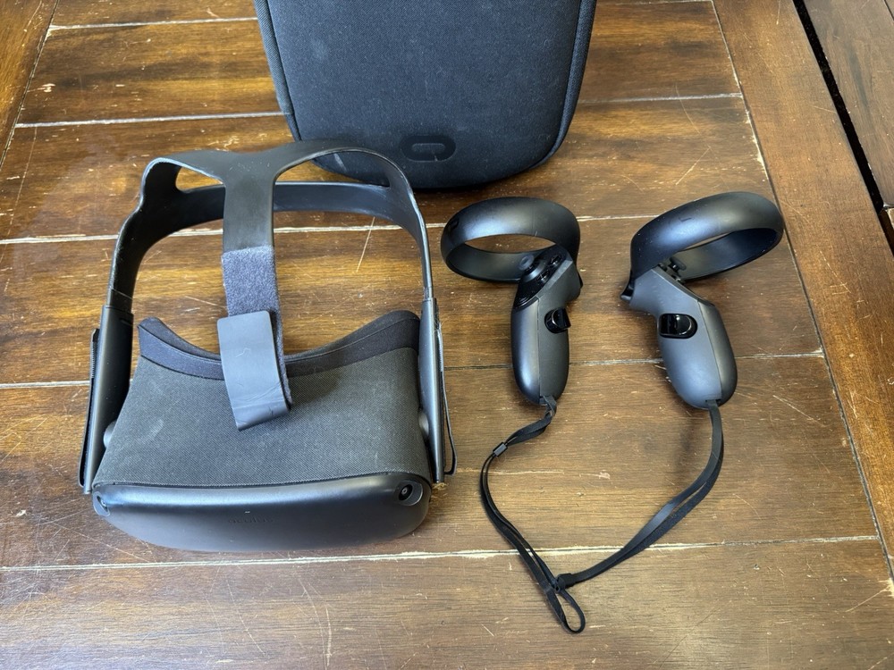 Oculus Quest 1 64GB VR Headset Bundle with Controllers and Carrying Case Black