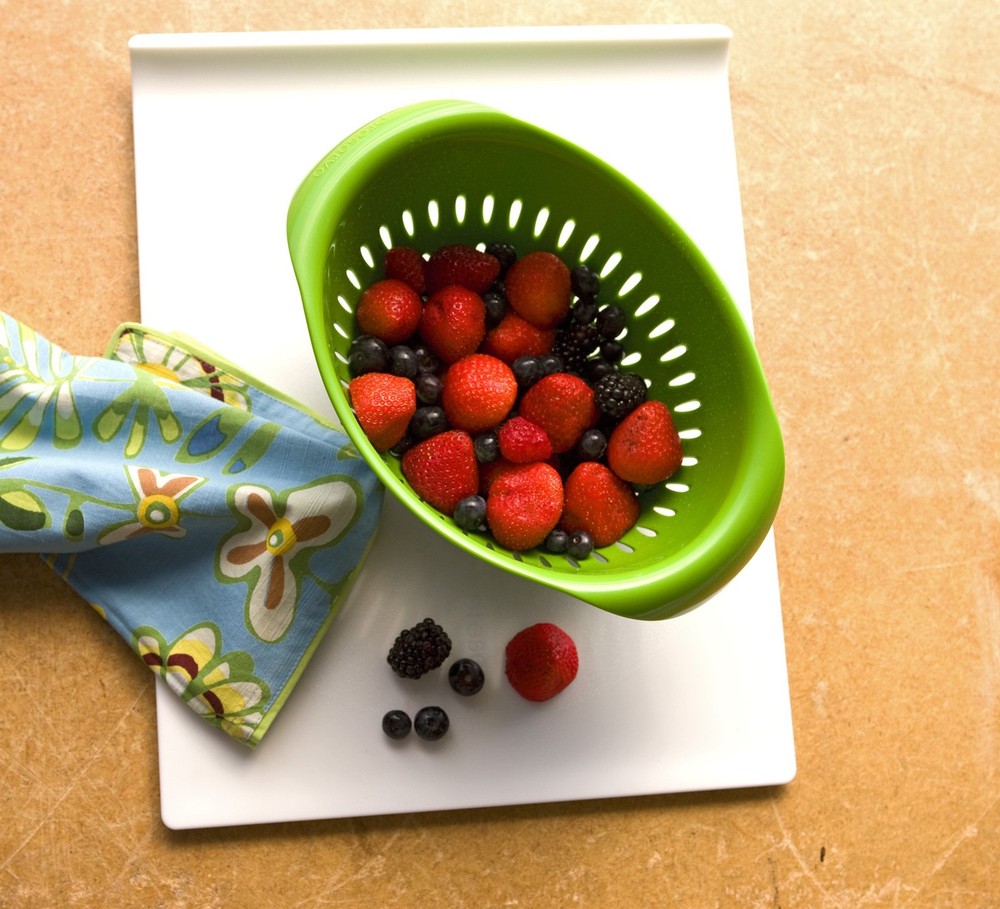 Small Colander Made From Recycled Plastic Kitchen Strainer 1.5 Quart Red
