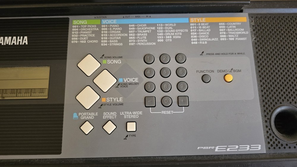 Yamaha PSR E233 Electronic Keyboard with stand