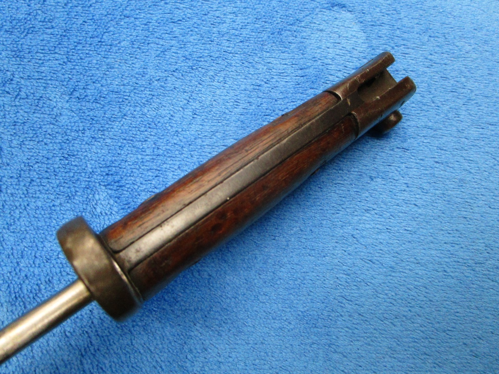 ORIGINAL WW1 CANADIAN M1907 BRITISH SMLE RIFLE BAYONET AND SCABBARD