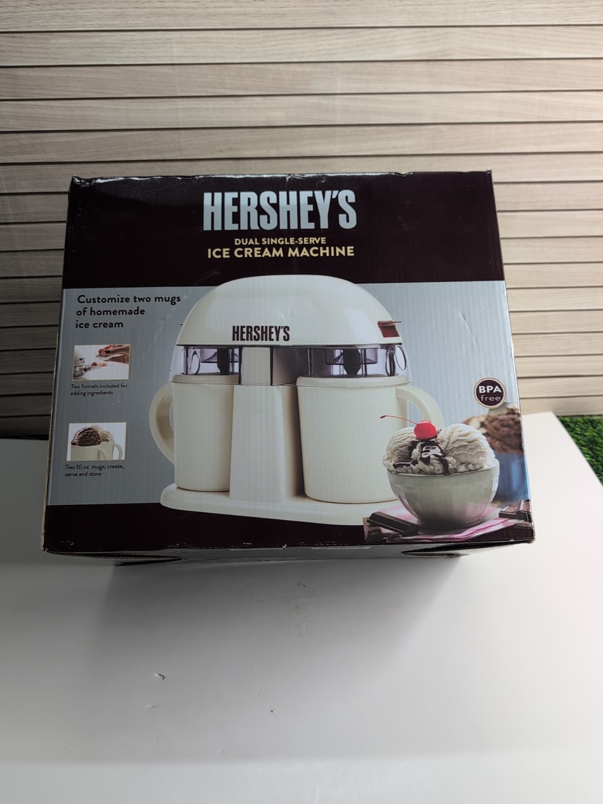 Hershey's Dual Single Serve Ice Cream Maker IC13887 New In Box w/ Cups