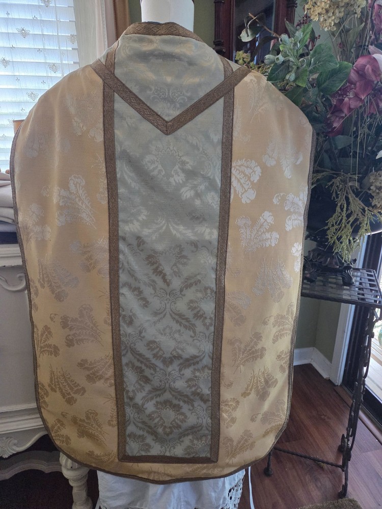 Marian Latin Vestment (5 piece set)