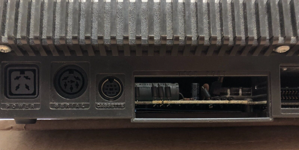 Vintage Commodore Plus/4 computer with Original box / INTEGRATED SOFTWARE MANUAL