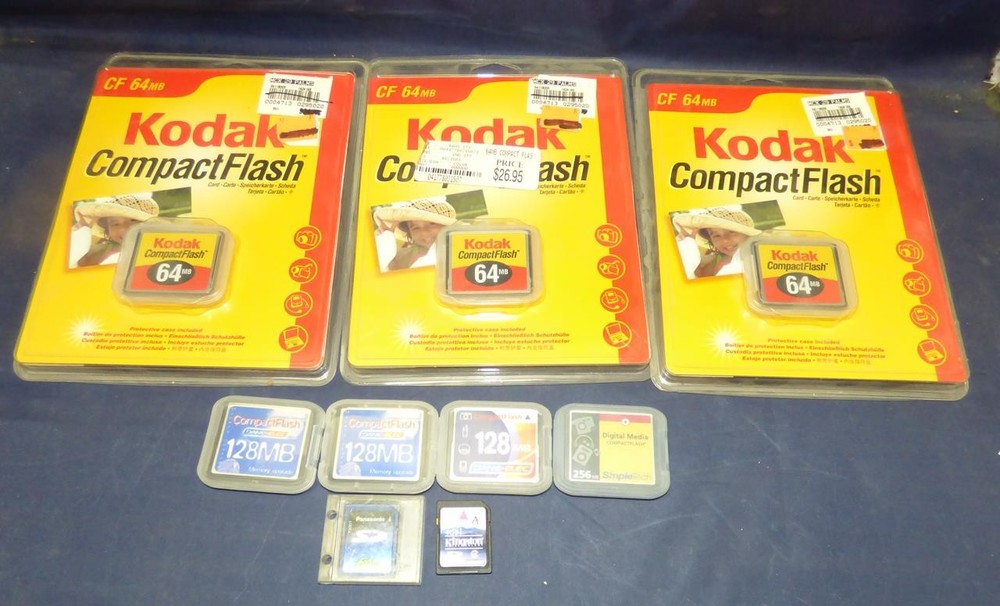 COMPACTFLASH MEMORY CARD LOT  9 DISCS