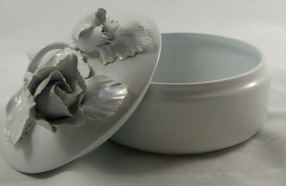 ANTIQUE CERAMIC LAUREL COVERED DISH- ITALY